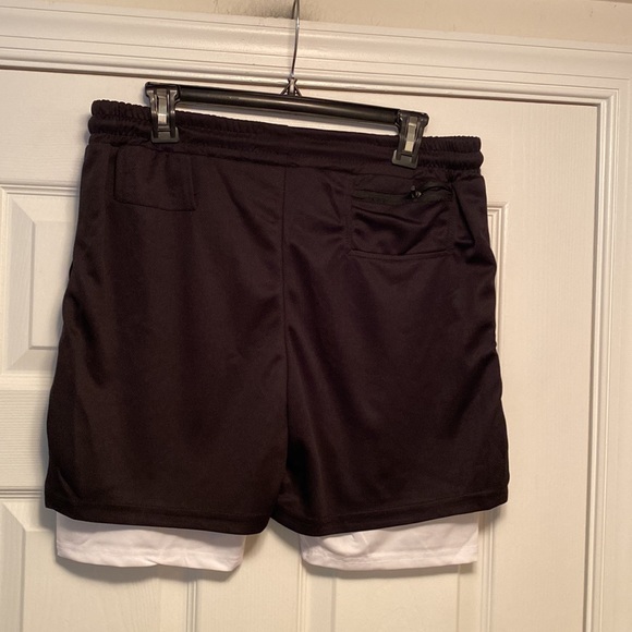 NWOT 2 Layer Black/White Athletic Shorts…size XXL - Picture 2 of 3